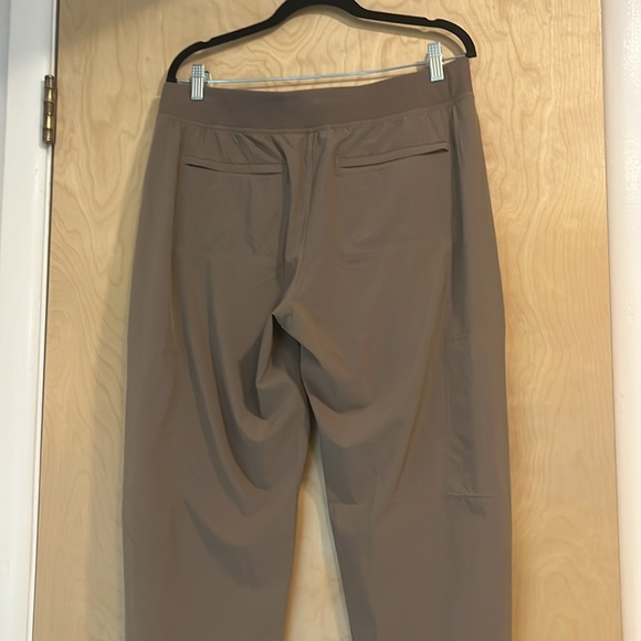 ATHLETA BROOKLYN MID RISE ANKLE UTILITY PANT, Size 12 - Picture 7 of 7